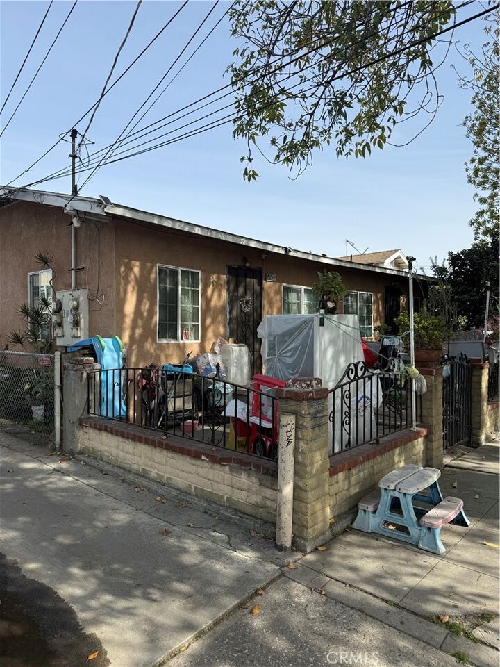 Property Photo:  1515 E Young  CA 90744 