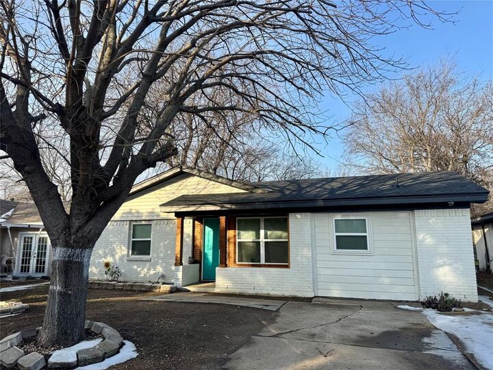 Property Photo:  413 SW 14th Street  TX 75051 