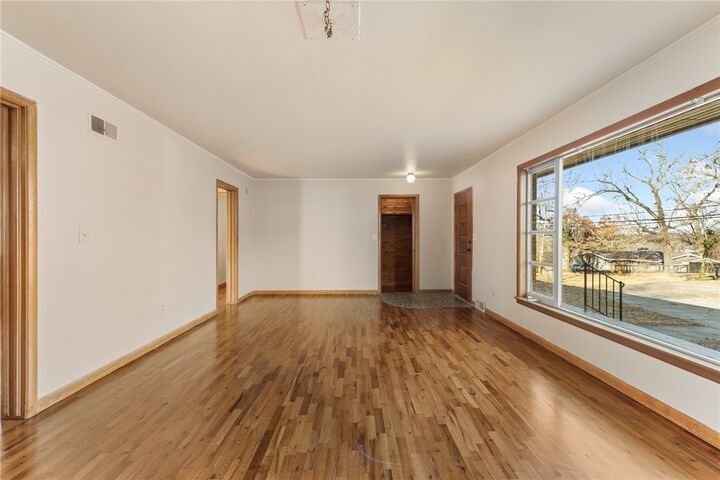 Property Photo: 624 E South AR 72601