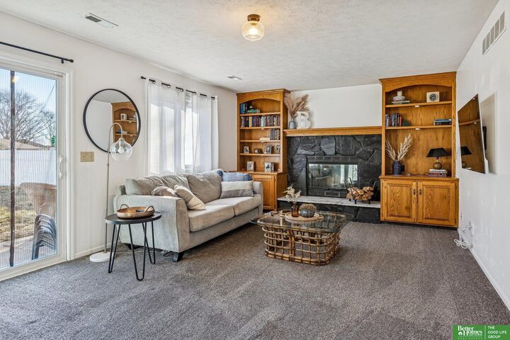 Property Photo: 410 Sherwood Drive NE 68028