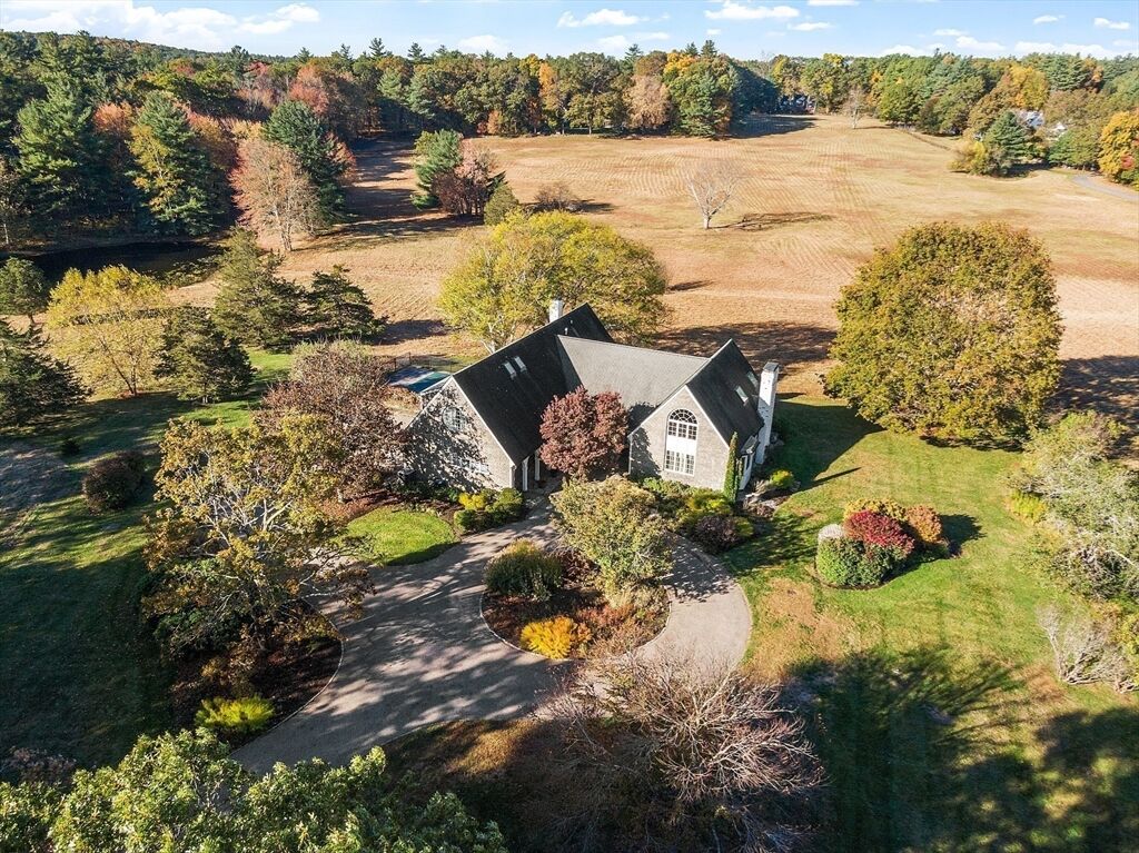 Property Photo:  1409 Monument St  MA 01742 