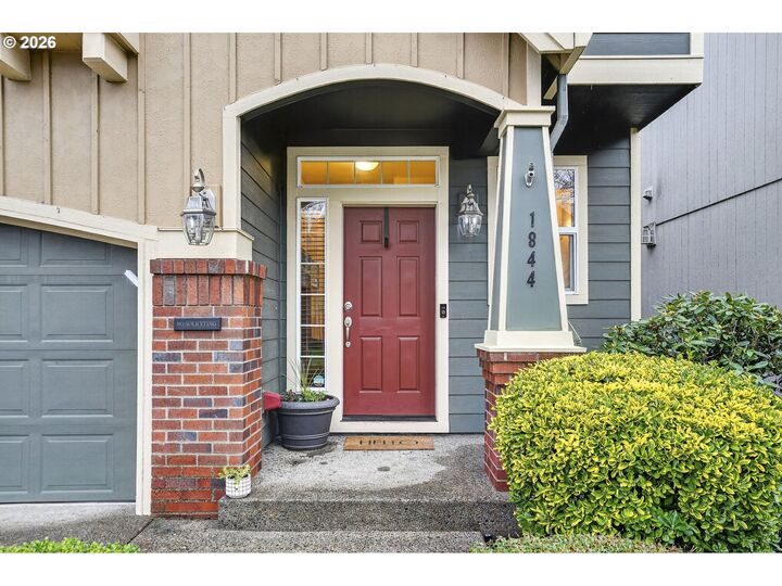 Property Photo:  1844 SE Water Lily St  OR 97123 