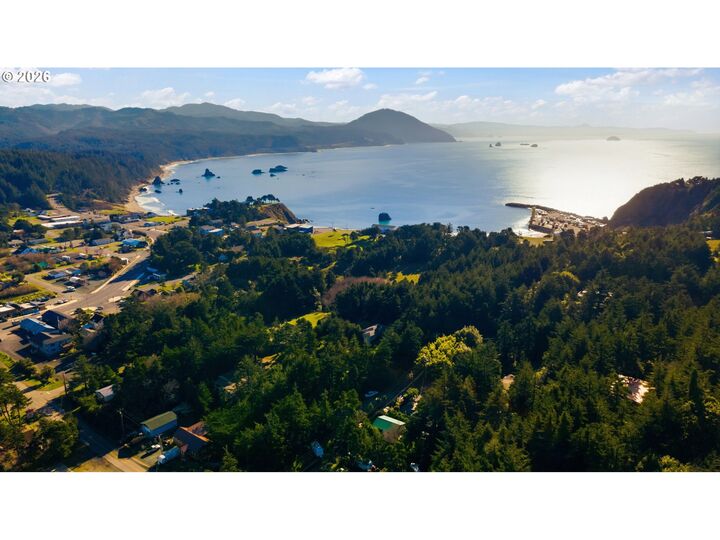 Property Photo:  805 Coast Guard Hill Rd  OR 97465 