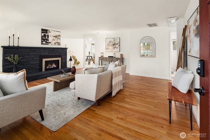 Property Photo: 407 3rd Avenue N WA 98020