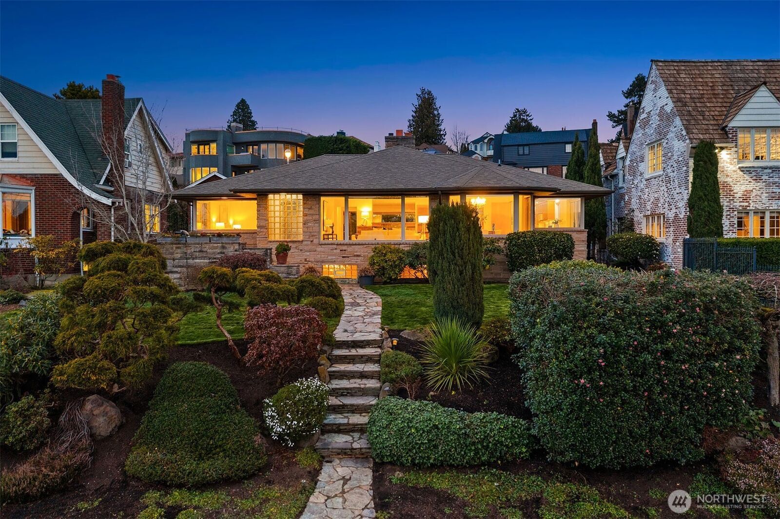 Property Photo:  2510  Magnolia Boulevard W  WA 99819 
