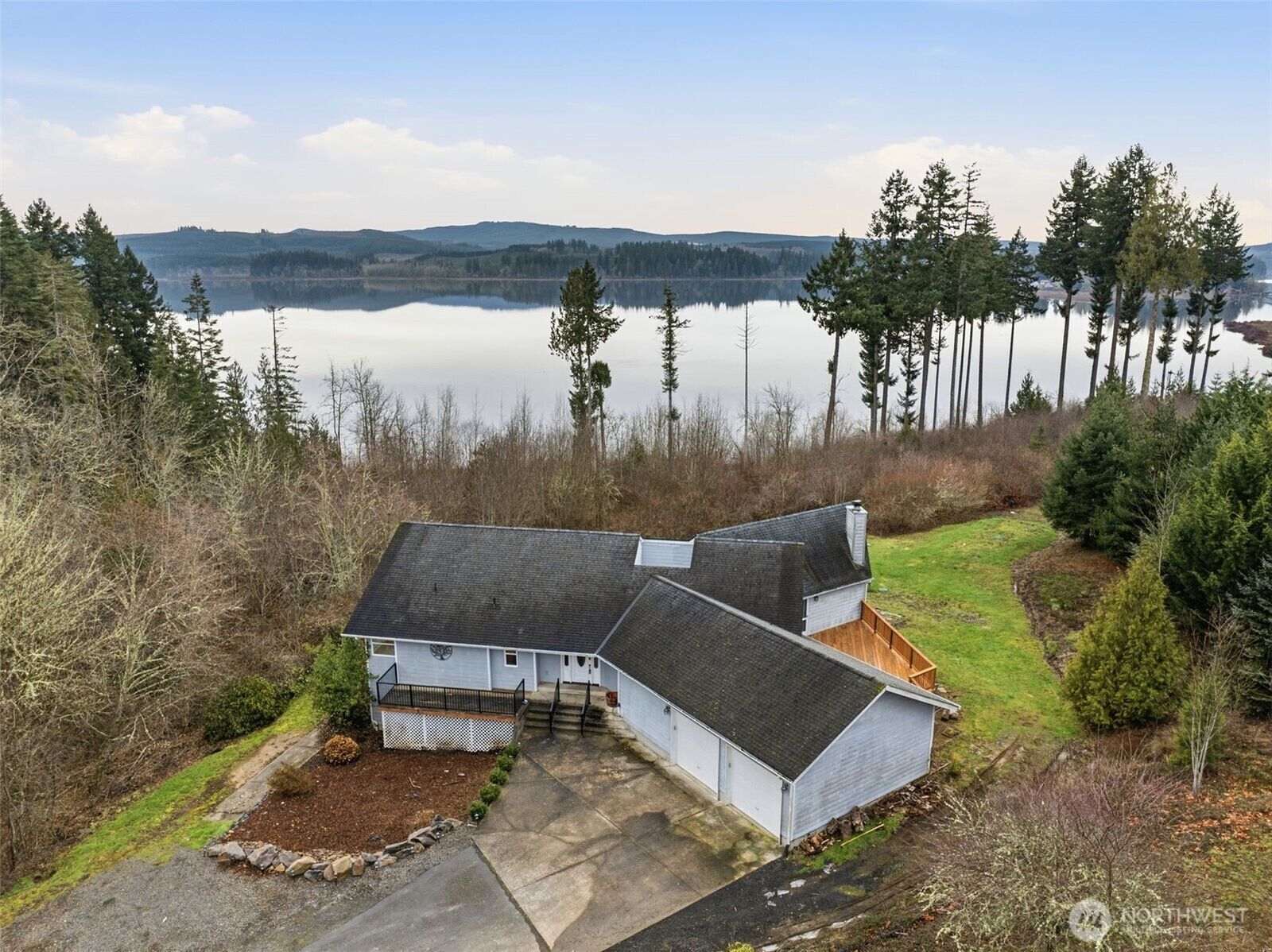 Property Photo:  211  Basswood Drive  WA 98645 