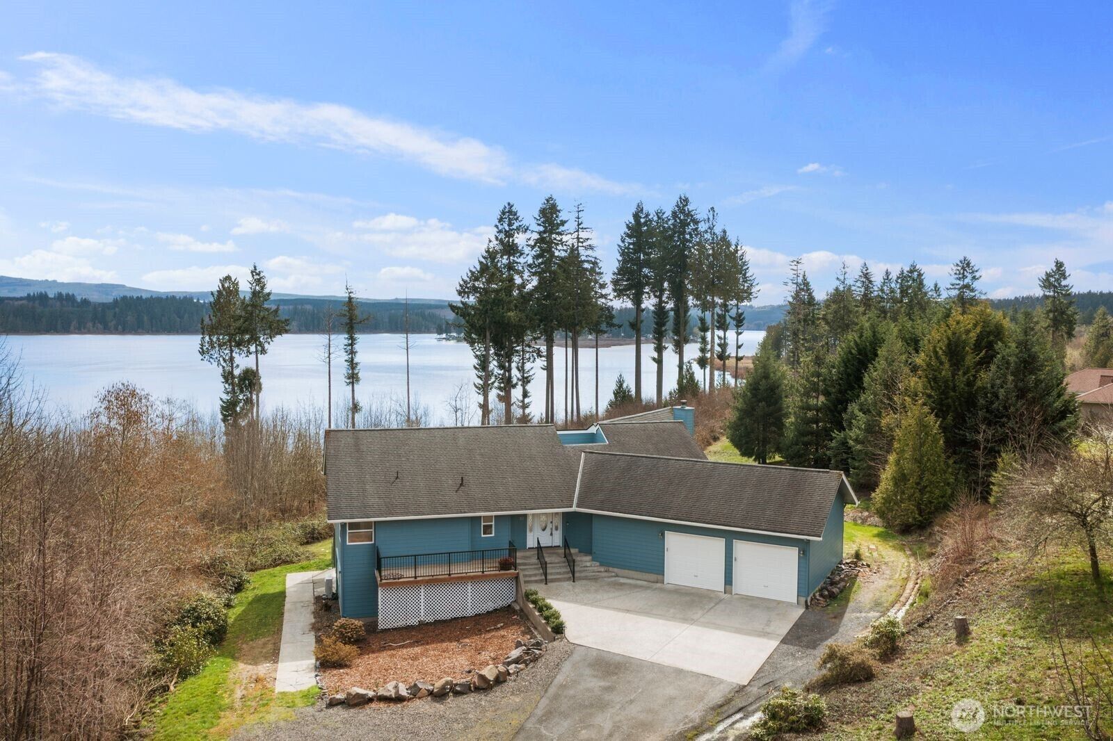 Property Photo:  211  Basswood Drive  WA 98645 