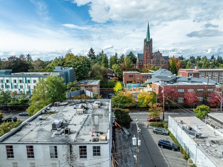 Property Photo: 5039 11th Avenue NE WA 98109