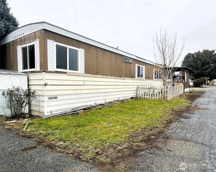 Property Photo:  1305 N Wenatchee Avenue 22  WA 98801 