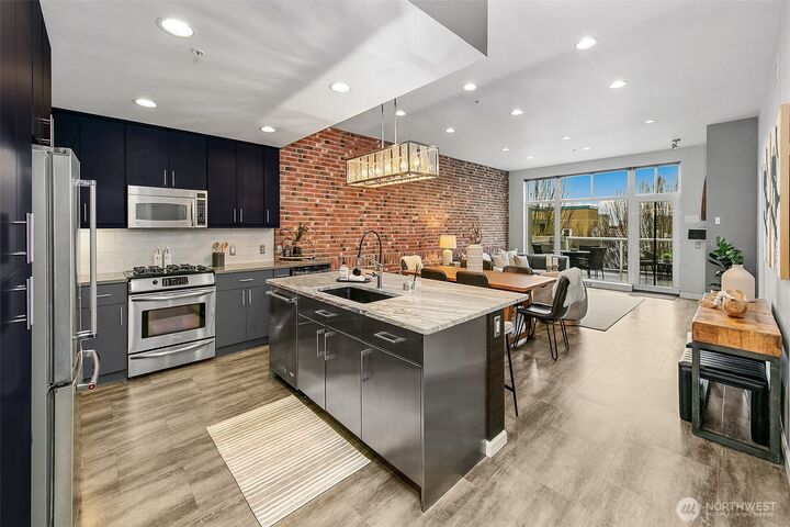 Property Photo: 17 W Mercer Street 302 WA 98119