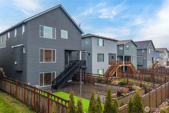 Property Photo:  33260  Glacier Avenue SE  WA 98010 