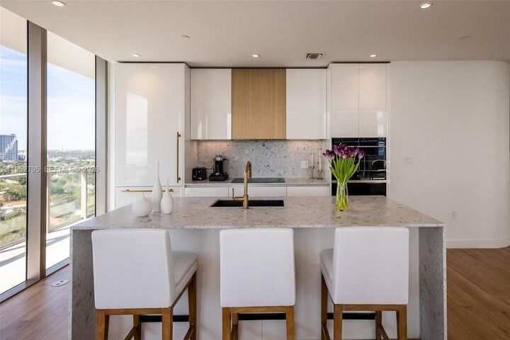 Property Photo:  2678 Tigertail Ave 1707  FL 33133 