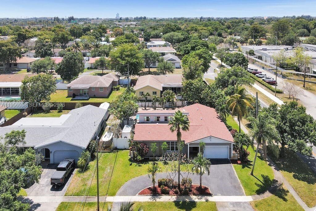 Property Photo:  5380 SW 8th Ct  FL 33317 