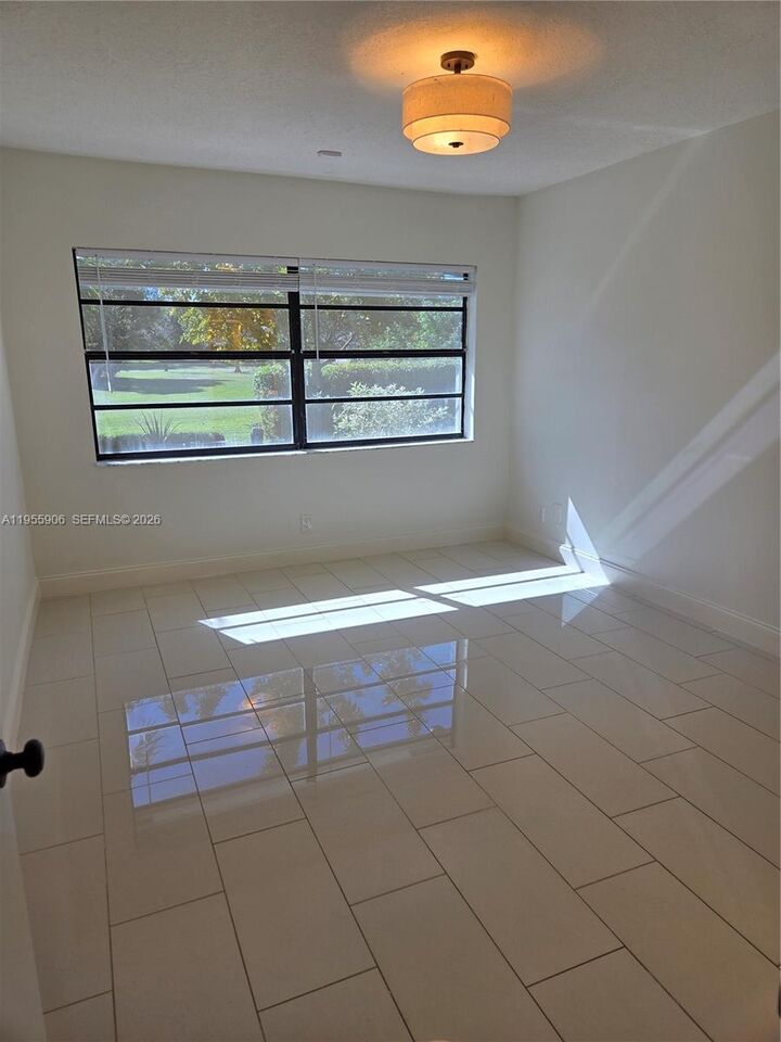 Property Photo:  9352 Wedgewood Ln A1  FL 33321 