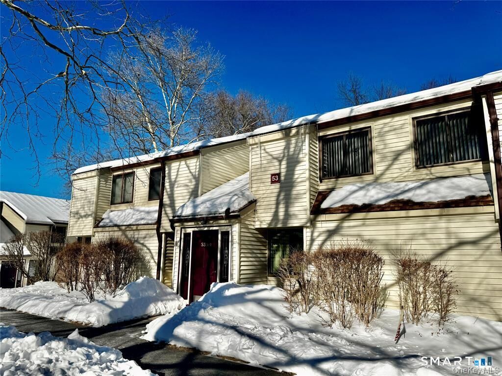 Property Photo:  53 Jefferson Oval B  NY 10598 