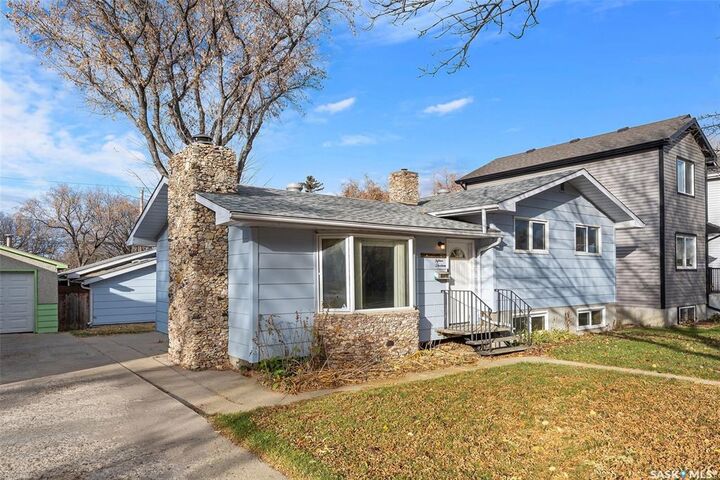 Property Photo: 1513 G Avenue N SK S7L 2B1
