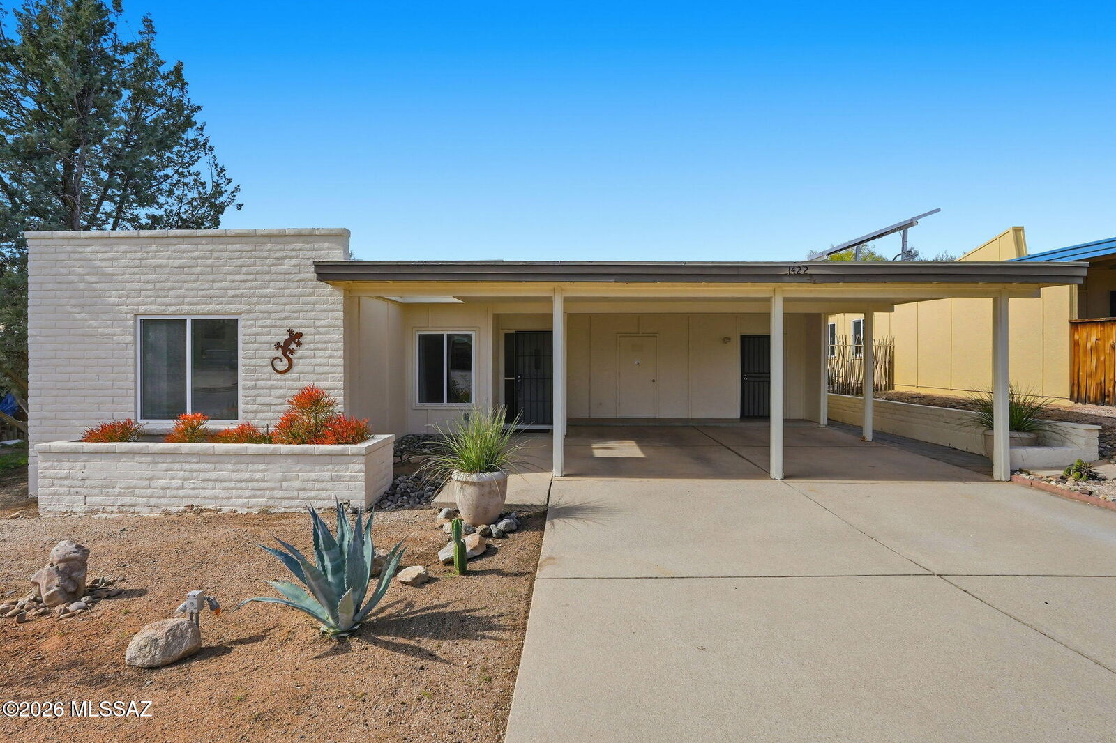 Property Photo: 1422 S Desert Vista Drive AZ 85748