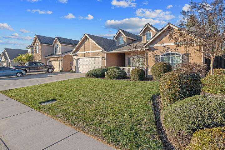 Property Photo:  4944 W Lark Avenue W  CA 93291 