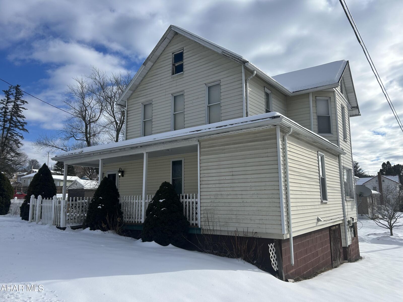 Property Photo: 221 W 5th Avenue PA 15537