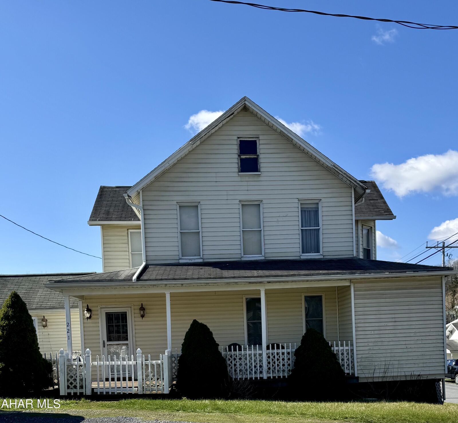Property Photo:  221 W 5th Avenue  PA 15537 