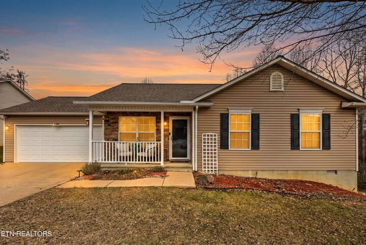 Property Photo: 6129 Burlwood Rd TN 37921