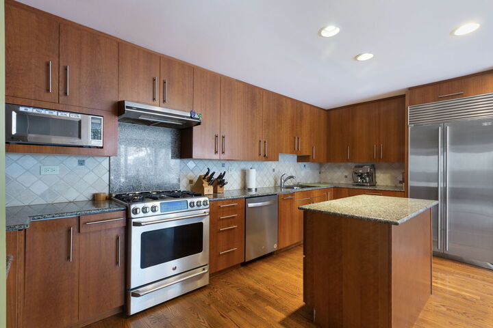 Property Photo:  1430 Country Lane  IL 60015 