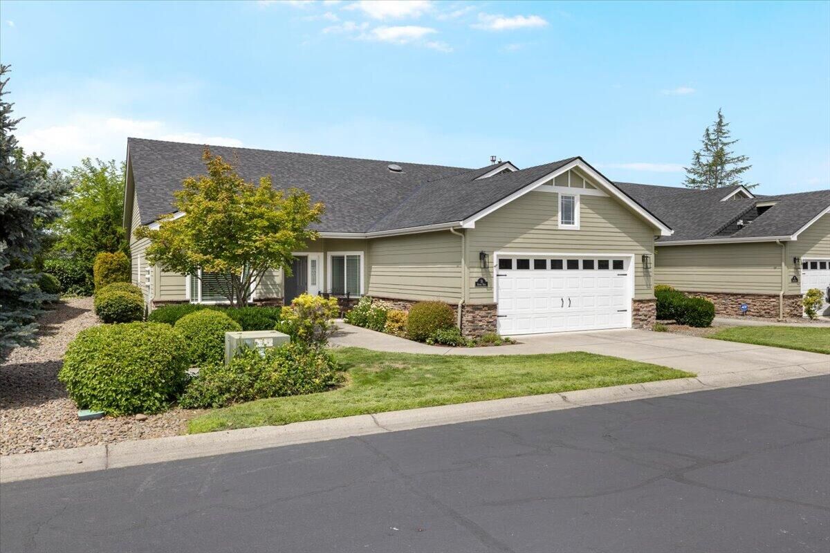 Property Photo:  51 Broken Stone Way  OR 97524 