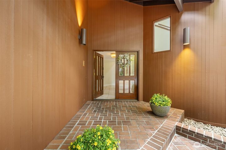 Property Photo:  5004  134th Place NE  WA 98005 