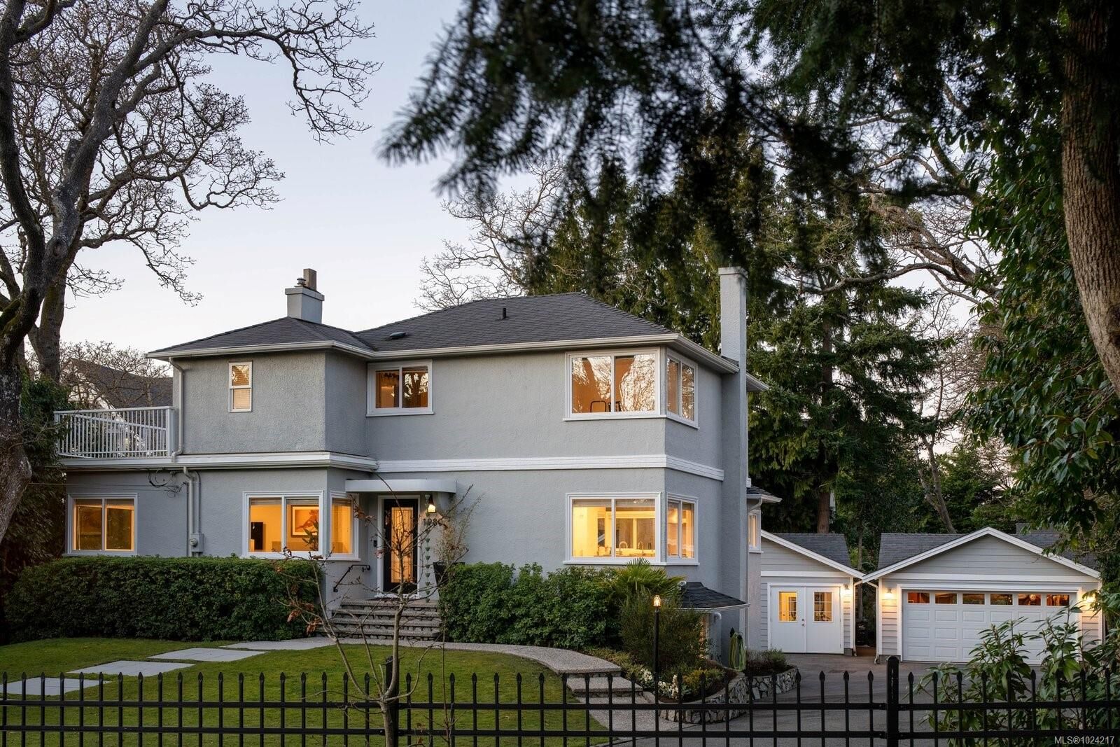 Property Photo:  1980 Fairfield Rd  BC V8S 1H4 