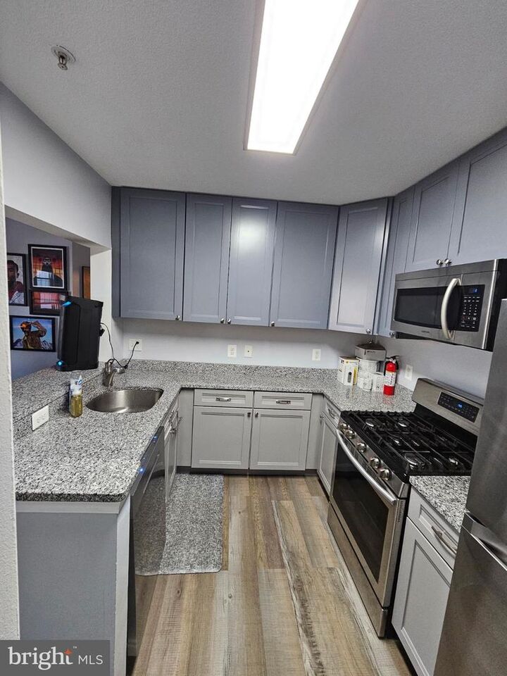 Property Photo:  20332 Beechwood Terrace 300  VA 20147 