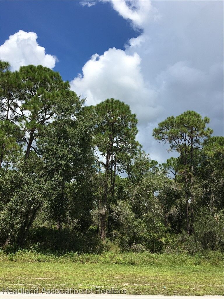 Property Photo:  9610 Pleasant Drive  FL 33875 