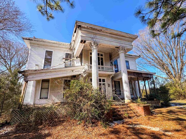 Property Photo:  775 N. Lake St  TX 75692 