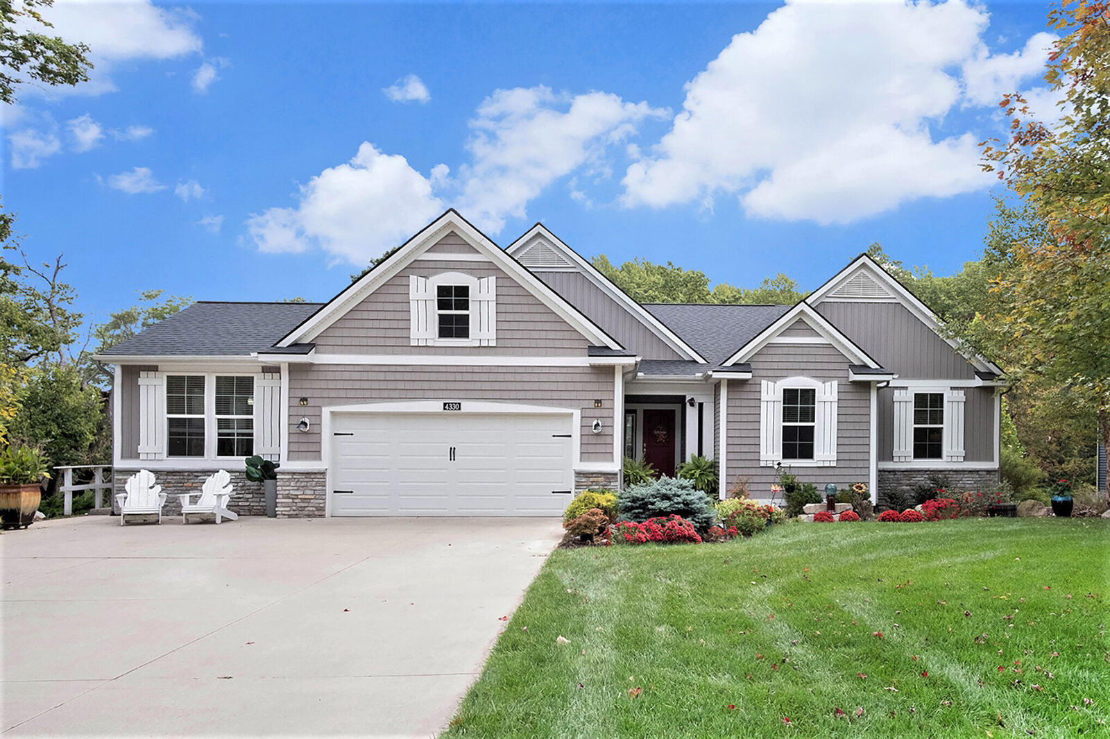 Property Photo:  4330 Oak Timbers Drive NE  MI 49525 