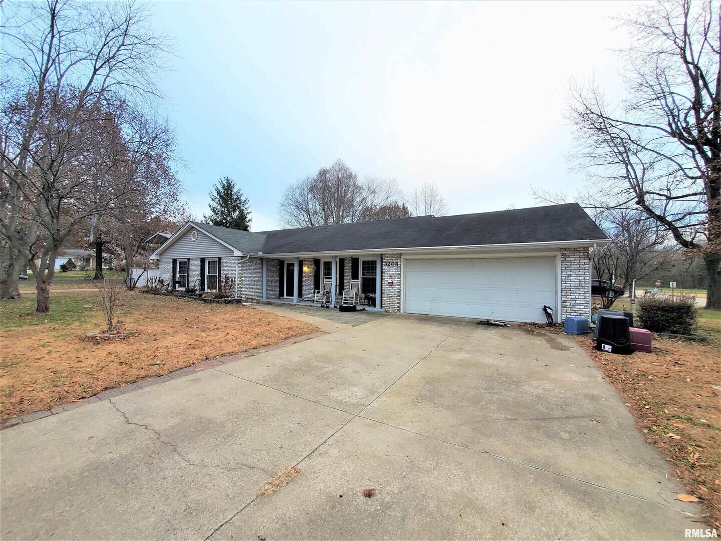 Property Photo:  3205 Hawthorne Court  IL 62959 