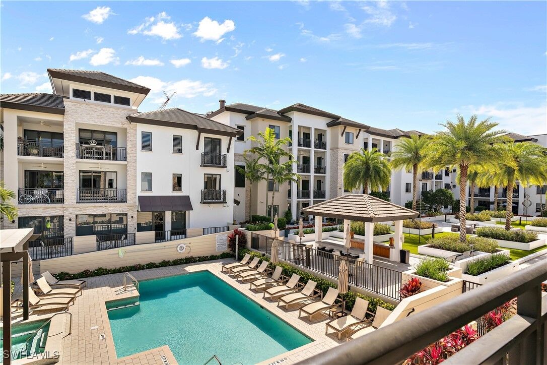 Property Photo:  1030 3rd Avenue S 302  FL 34102 