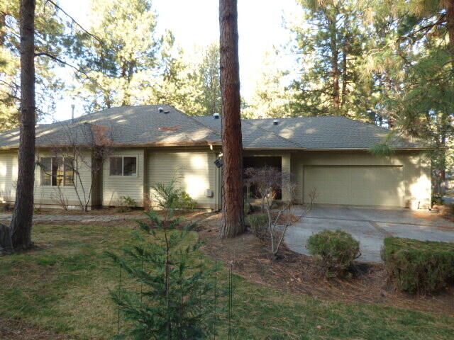 Property Photo: 60749 Willow Creek Loop OR 97702