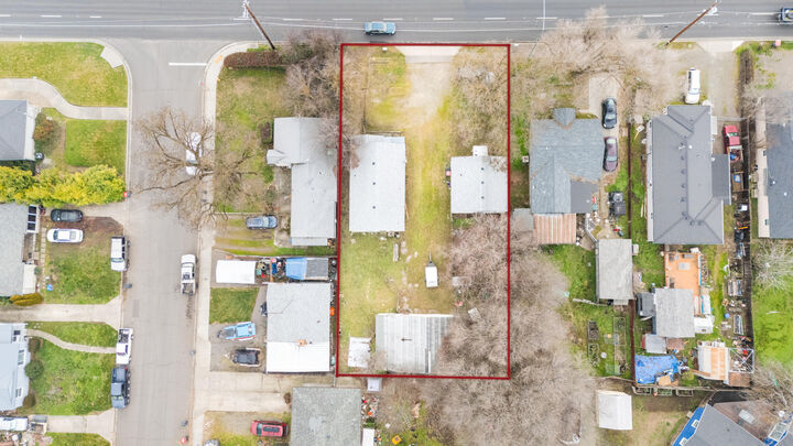 Property Photo:  840 W Stewart Avenue  OR 97501 