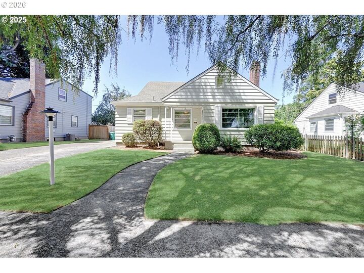 Property Photo:  7067 N University Ave  OR 97203 