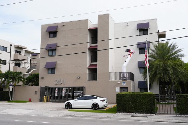 Property Photo:  211 NW 72nd Ave 301  FL 33126 