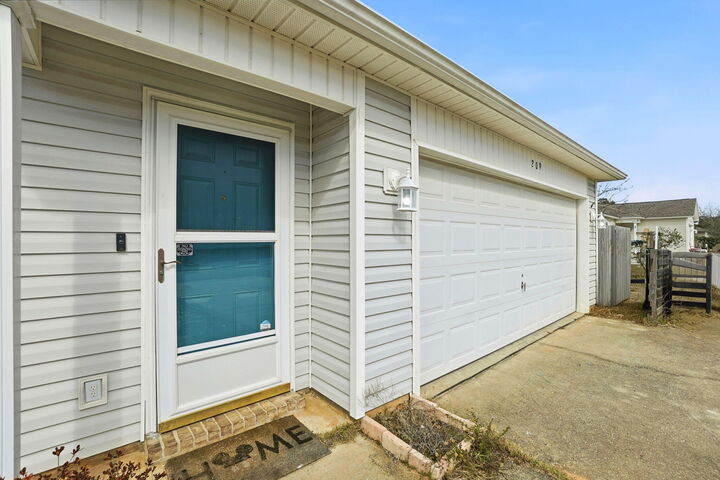 Property Photo:  209 Cabana Way  FL 32536 