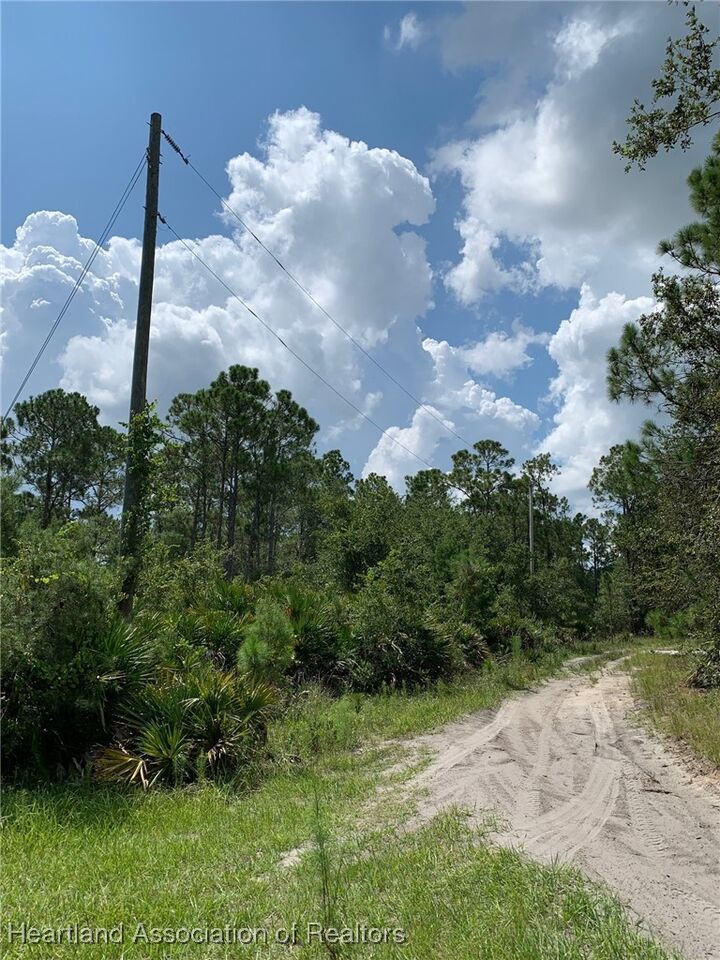 Property Photo: 6502 E Banyan Place FL 33875