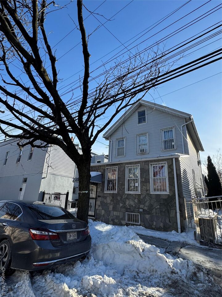 Property Photo:  690 E 240th Street  NY 10470 