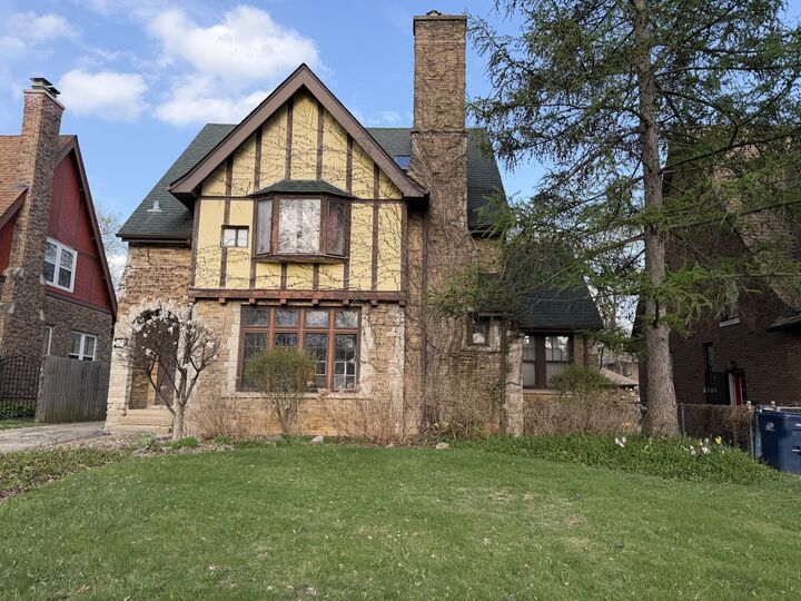 Property Photo:  1411 N Jackson Street  IL 60085 