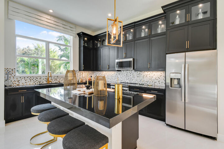 Property Photo: 132 SE Via Tirso FL 34952