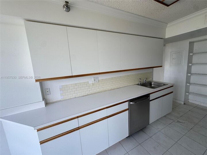 Property Photo:  3400 NE 192nd St 1608  FL 33180 