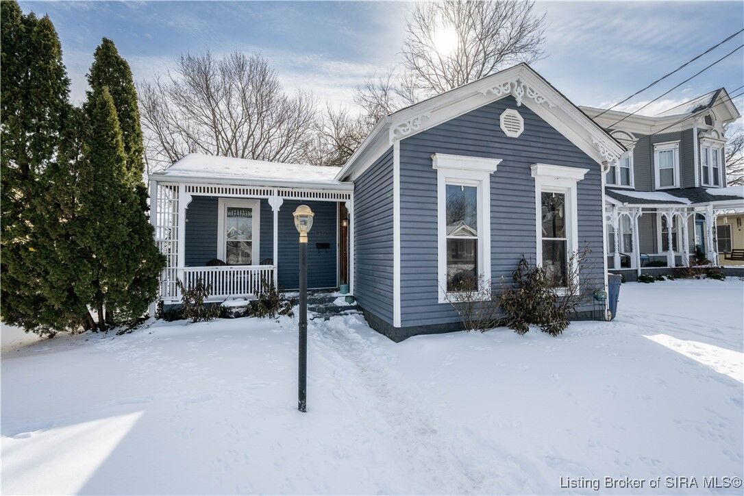 Property Photo:  950 E Chestnut Street  IN 47130 