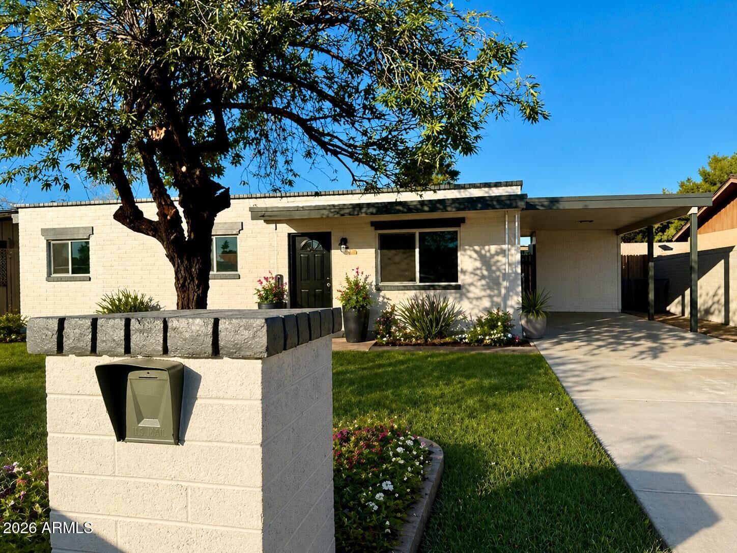Property Photo:  522 S 74th Place  AZ 85208 