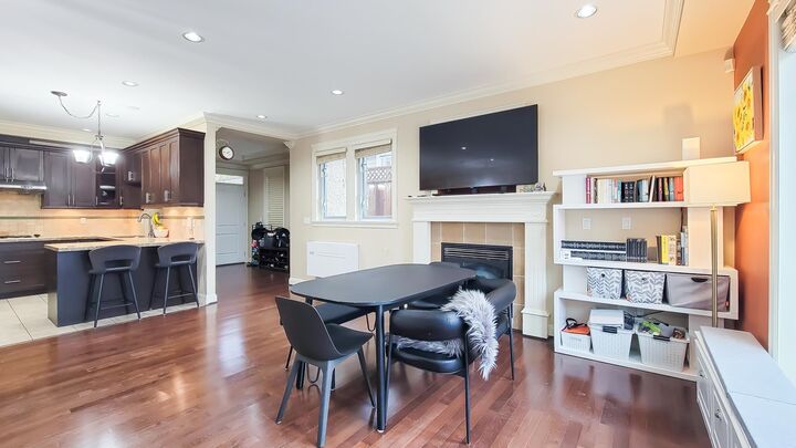 Property Photo: 203 E 18th Street BC V7L 2X7