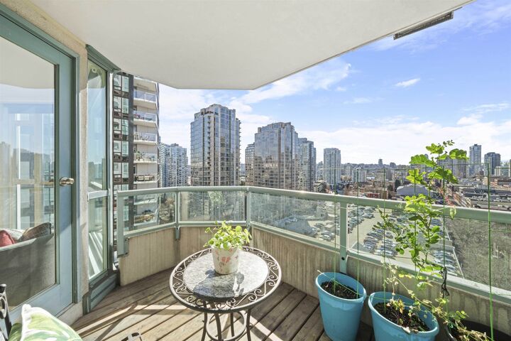 Property Photo:  888 Hamilton Street 1201  BC V6B 5W4 