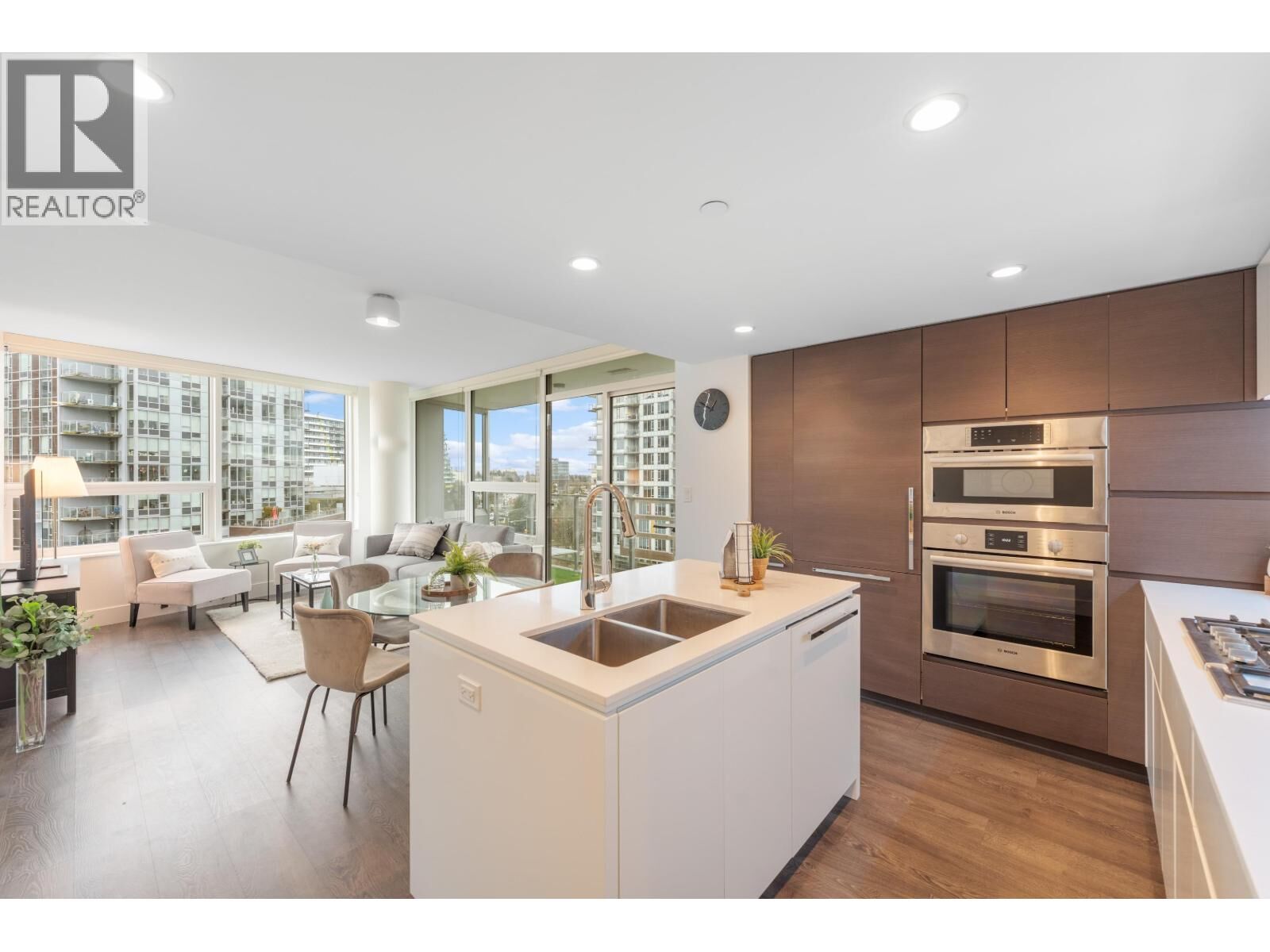 Property Photo: 5508 Hollybridge Way 703 BC V7C 0C7